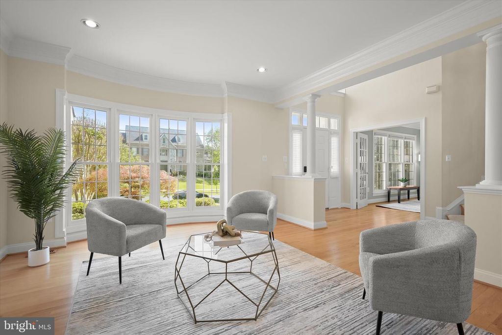 Image 10 of property listing at 16907 HARBOUR TOWN DR, Ashton, MD 20861