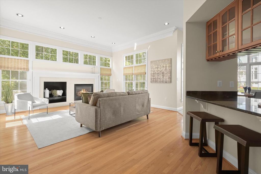 Image 16 of property listing at 16907 HARBOUR TOWN DR, Ashton, MD 20861
