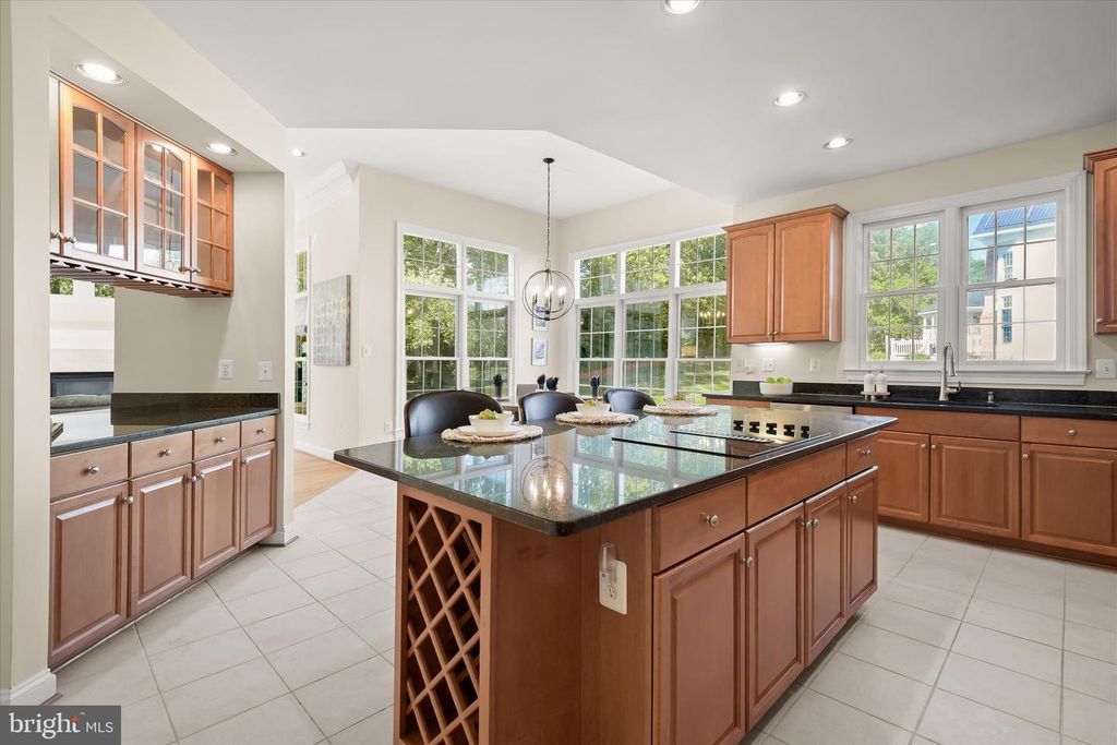 Image 23 of property listing at 16907 HARBOUR TOWN DR, Ashton, MD 20861