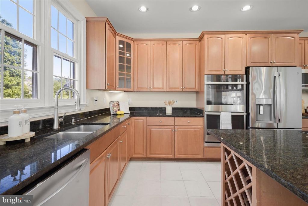 Image 25 of property listing at 16907 HARBOUR TOWN DR, Ashton, MD 20861