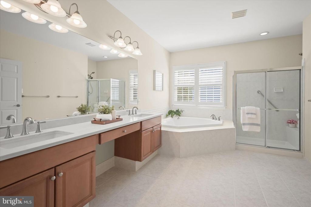 Image 37 of property listing at 16907 HARBOUR TOWN DR, Ashton, MD 20861