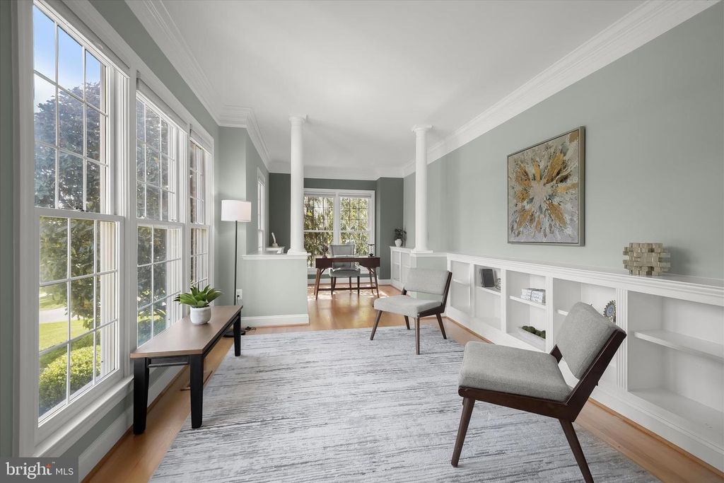 Image 5 of property listing at 16907 HARBOUR TOWN DR, Ashton, MD 20861