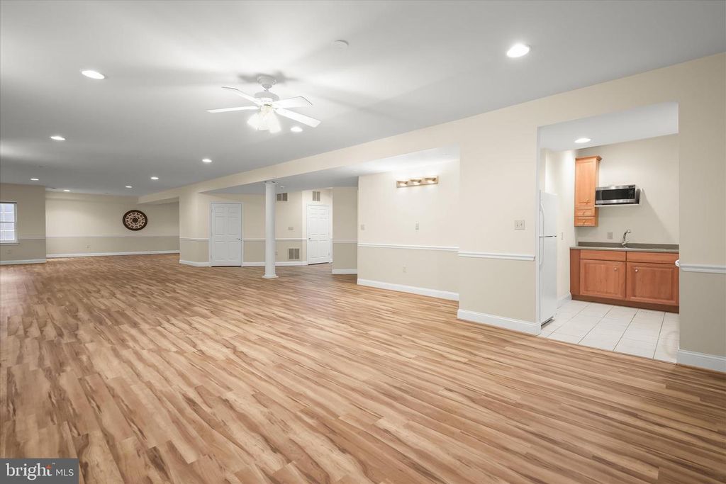 Image 48 of property listing at 16907 HARBOUR TOWN DR, Ashton, MD 20861