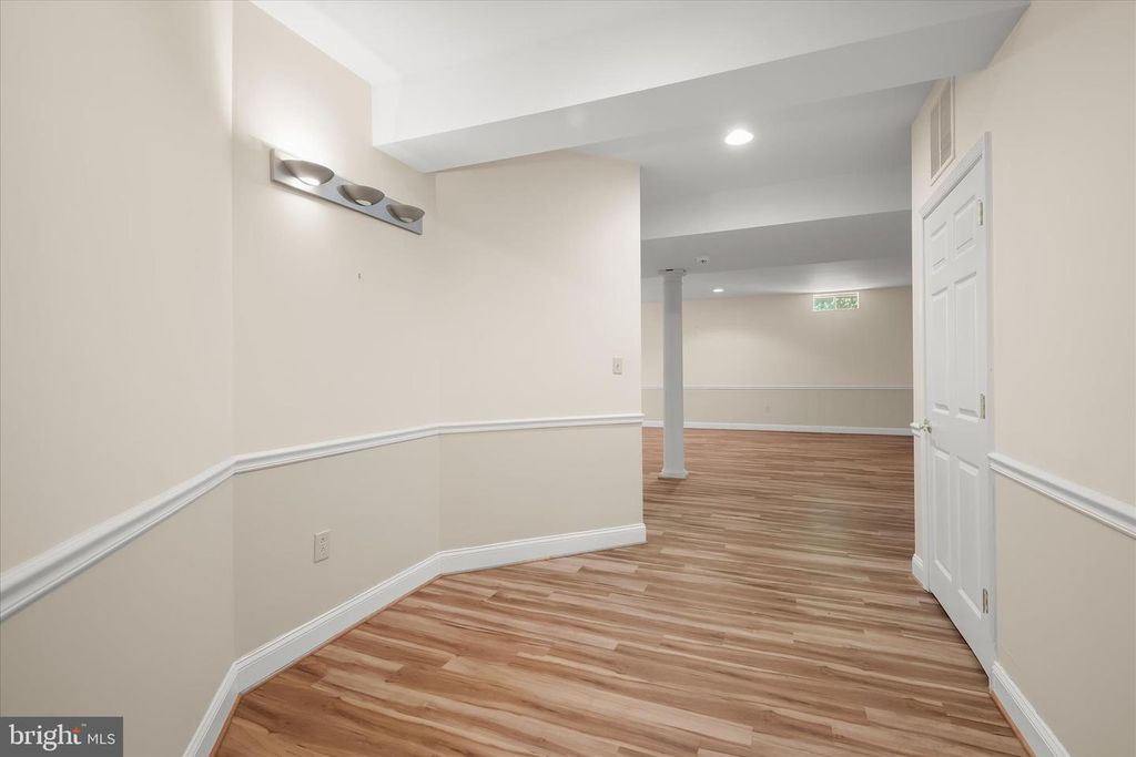 Image 50 of property listing at 16907 HARBOUR TOWN DR, Ashton, MD 20861