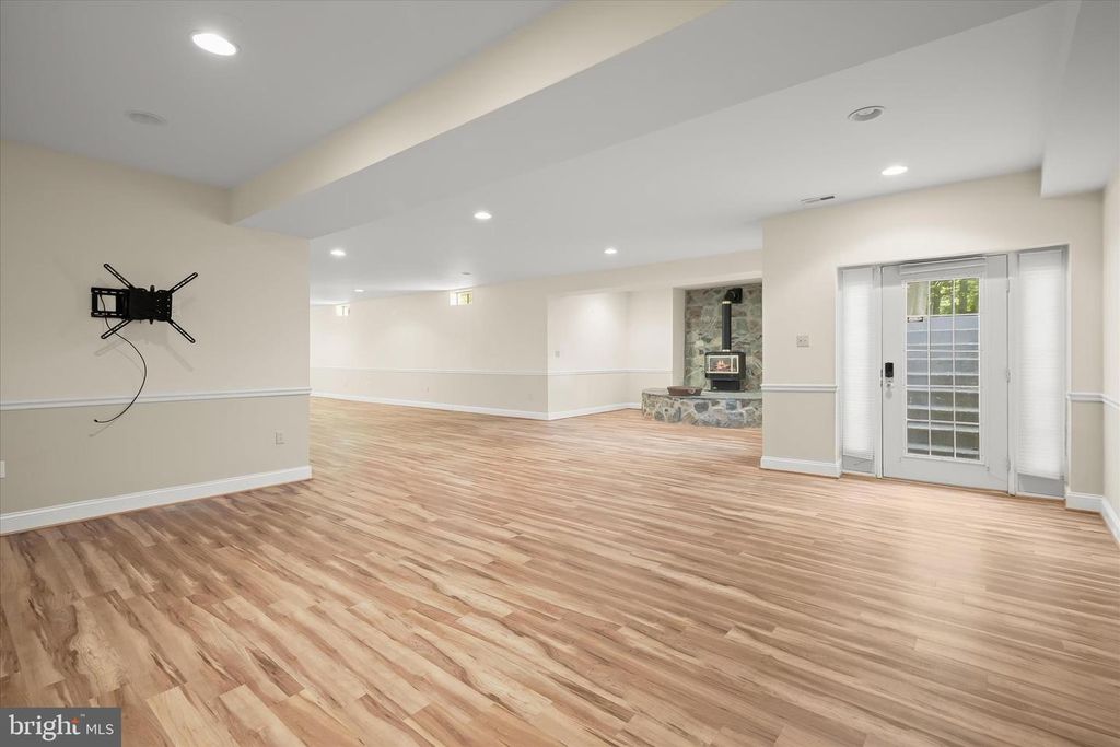 Image 51 of property listing at 16907 HARBOUR TOWN DR, Ashton, MD 20861