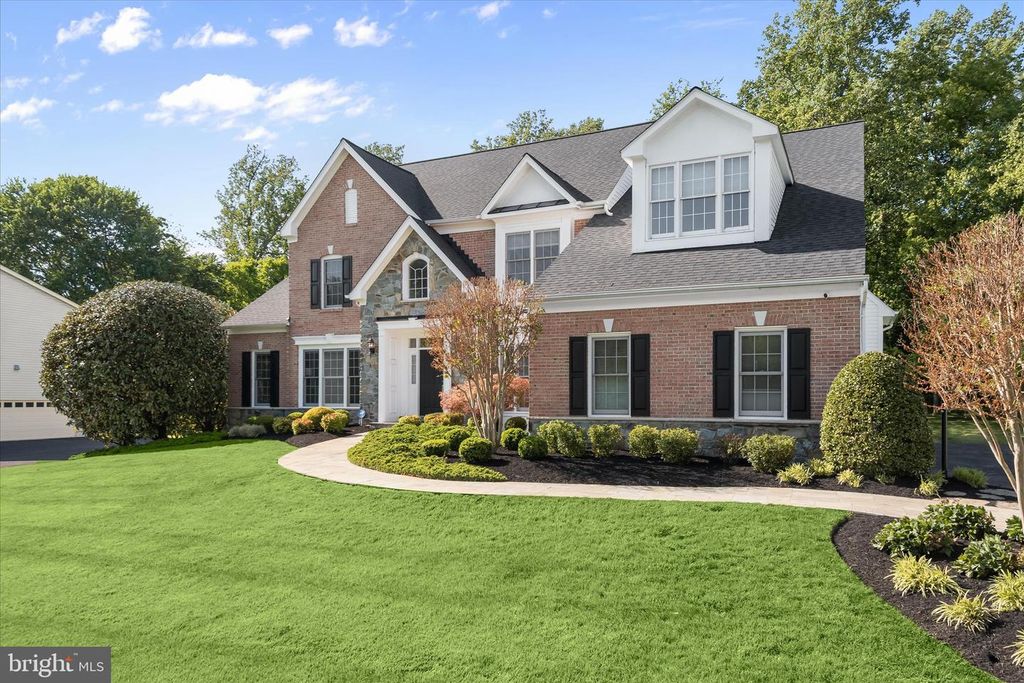 Image 58 of property listing at 16907 HARBOUR TOWN DR, Ashton, MD 20861