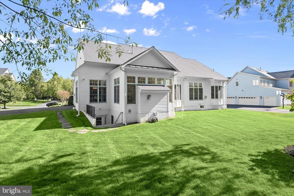 Image 61 of property listing at 16907 HARBOUR TOWN DR, Ashton, MD 20861