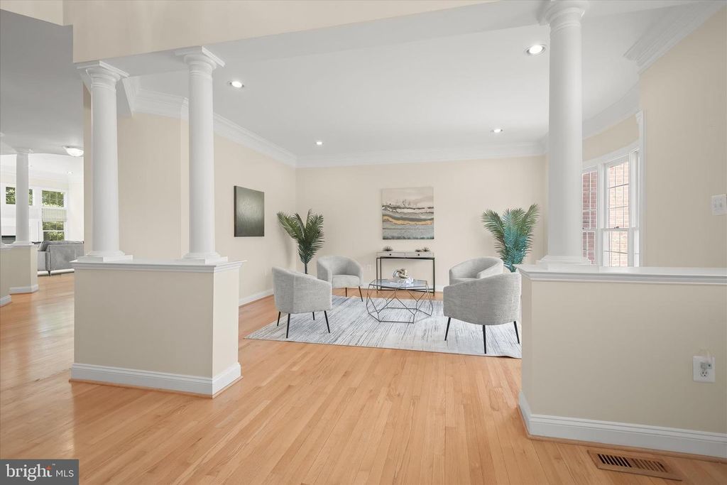Image 8 of property listing at 16907 HARBOUR TOWN DR, Ashton, MD 20861