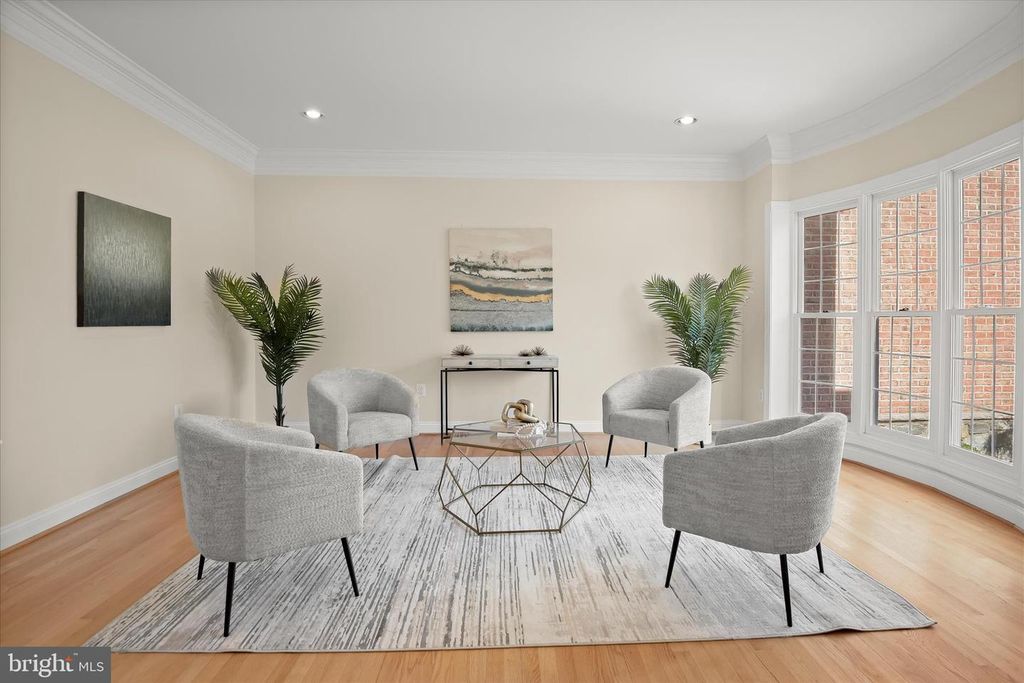 Image 9 of property listing at 16907 HARBOUR TOWN DR, Ashton, MD 20861