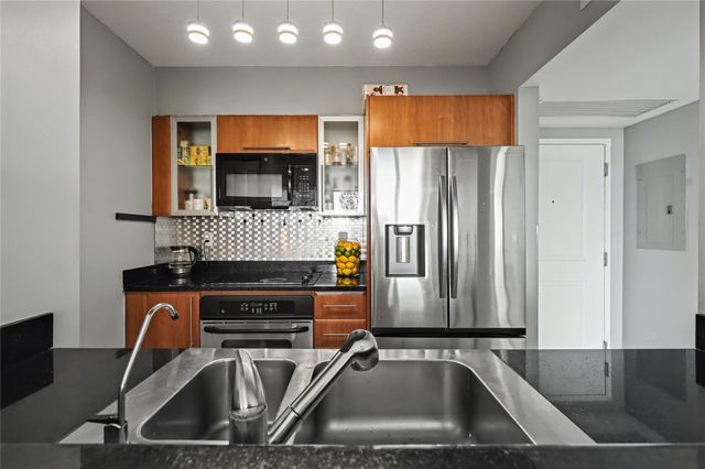 610 W Las Olas Blvd 1221N, Fort Lauderdale, FL 33312