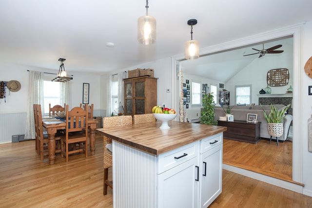 403 Valley Road, Middletown, RI 02842