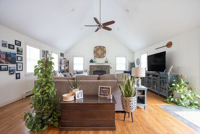 403 Valley Road, Middletown, RI 02842