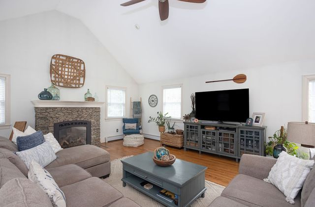 403 Valley Road, Middletown, RI 02842