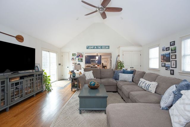 403 Valley Road, Middletown, RI 02842