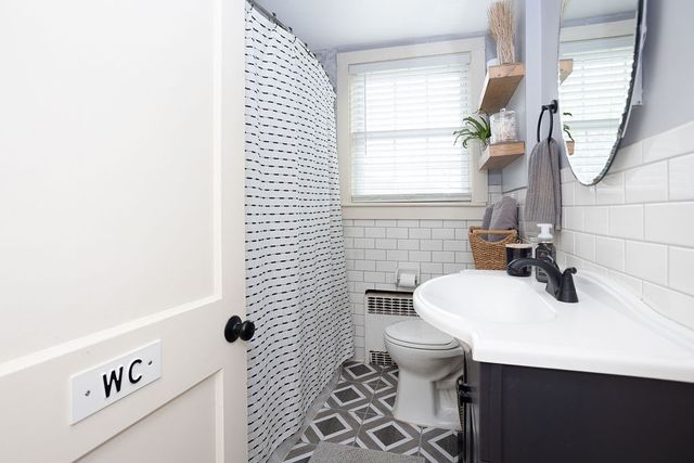 403 Valley Road, Middletown, RI 02842