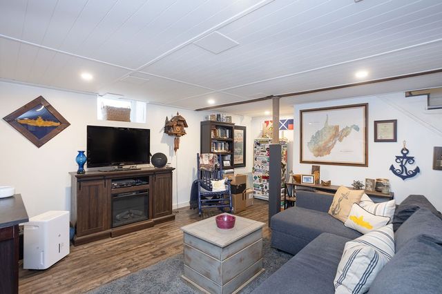 403 Valley Road, Middletown, RI 02842