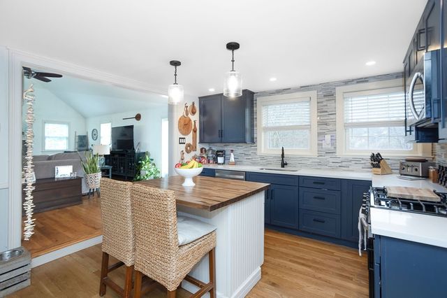 403 Valley Road, Middletown, RI 02842