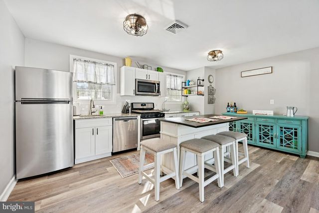 8 LANCIA PL, Lindenwold, NJ 08021