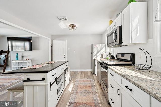 8 LANCIA PL, Lindenwold, NJ 08021