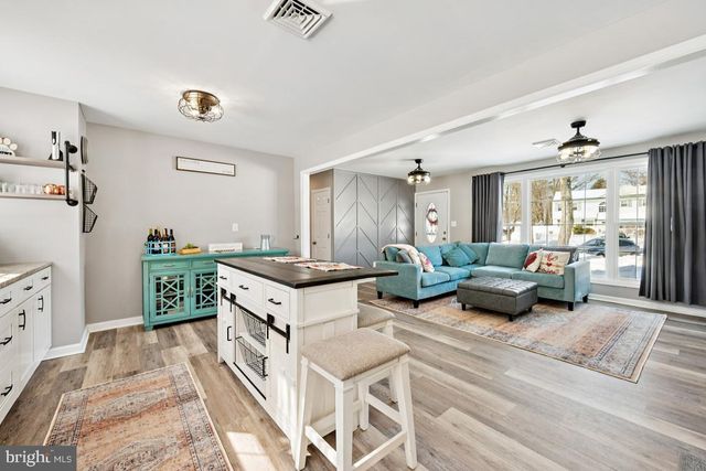 8 LANCIA PL, Lindenwold, NJ 08021