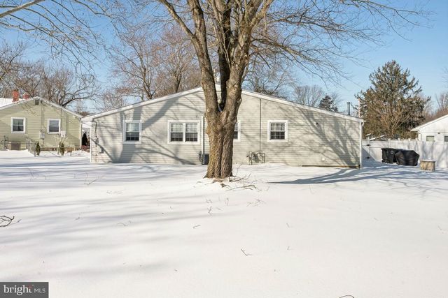 8 LANCIA PL, Lindenwold, NJ 08021