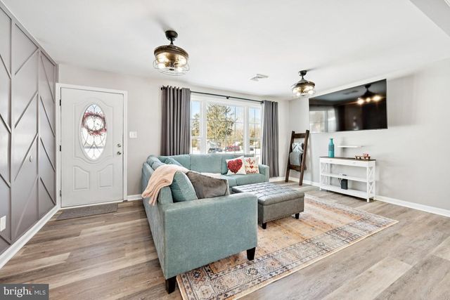 8 LANCIA PL, Lindenwold, NJ 08021