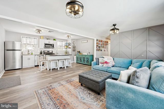 8 LANCIA PL, Lindenwold, NJ 08021