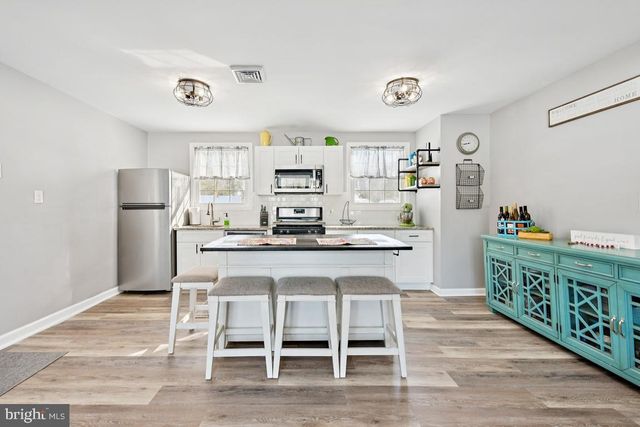 8 LANCIA PL, Lindenwold, NJ 08021