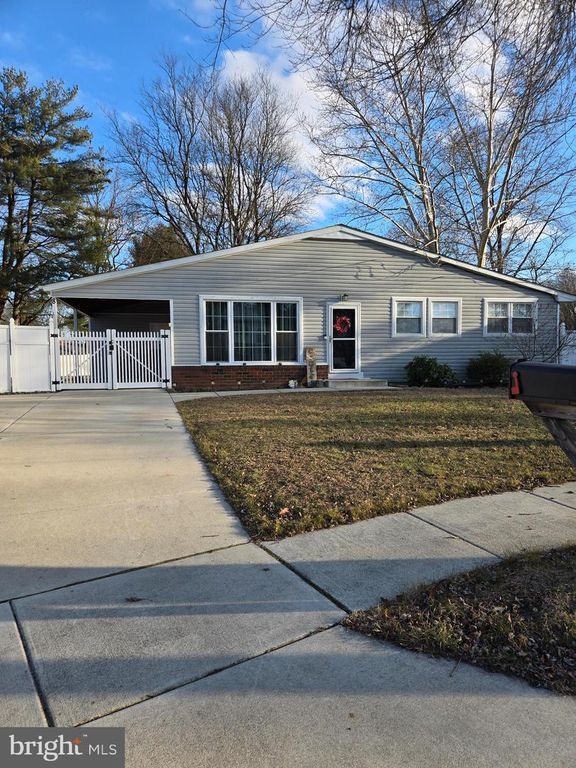 8 LANCIA PL, Lindenwold, NJ 08021