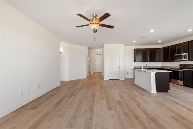 5669 Fox Bluff Drive, Bryan, TX 77807