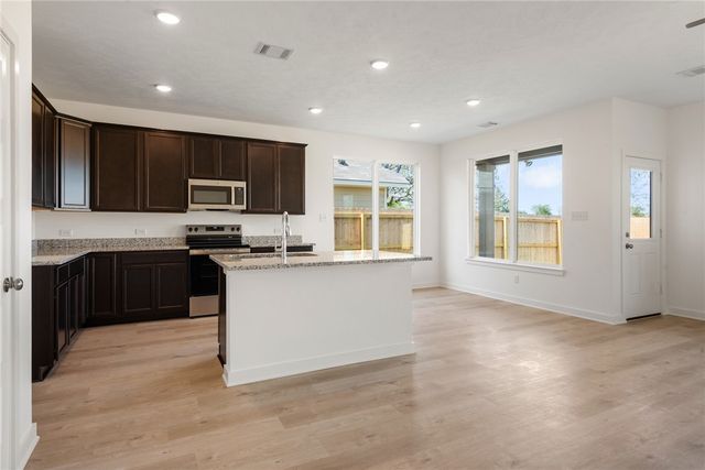 5669 Fox Bluff Drive, Bryan, TX 77807