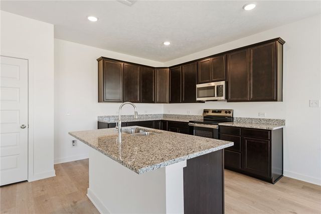 5669 Fox Bluff Drive, Bryan, TX 77807