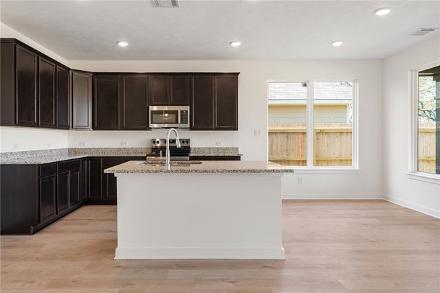 5669 Fox Bluff Drive, Bryan, TX 77807