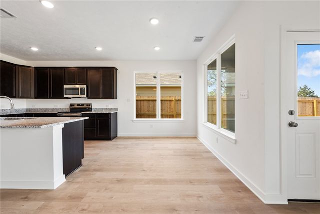 5669 Fox Bluff Drive, Bryan, TX 77807