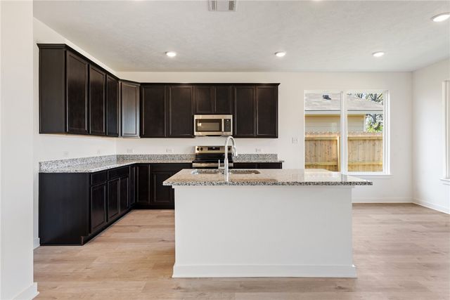5669 Fox Bluff Drive, Bryan, TX 77807