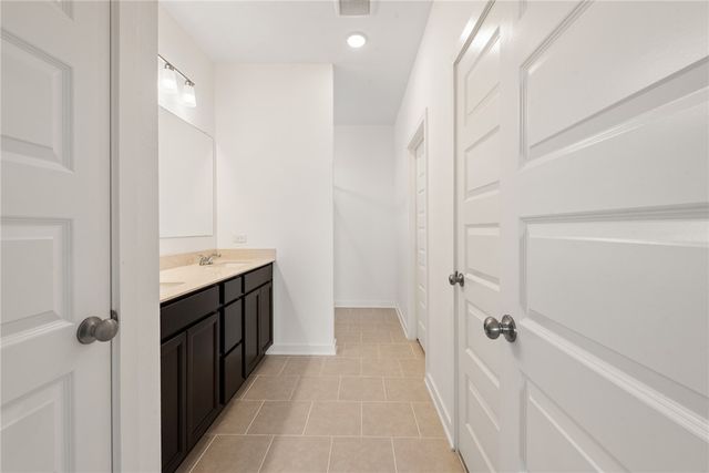 5669 Fox Bluff Drive, Bryan, TX 77807