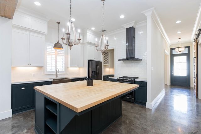 1914 Sugar Cane Ln, Baton Rouge, LA 70810