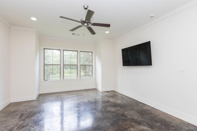 1914 Sugar Cane Ln, Baton Rouge, LA 70810