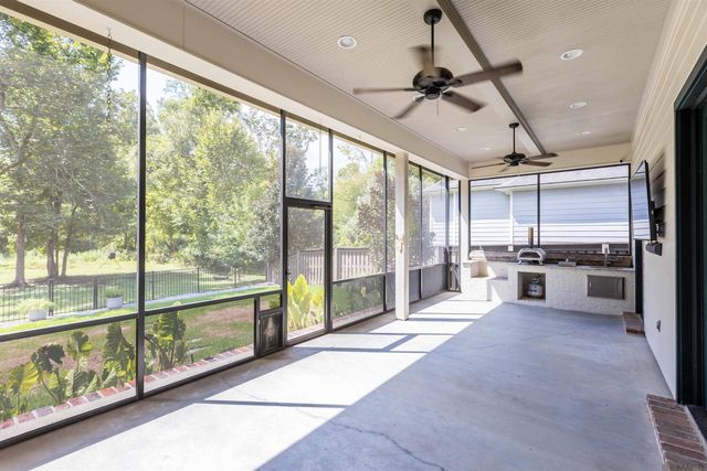 1914 Sugar Cane Ln, Baton Rouge, LA 70810