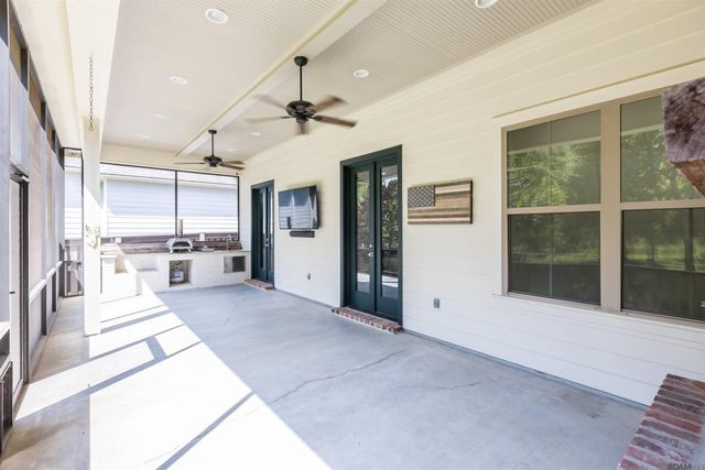 1914 Sugar Cane Ln, Baton Rouge, LA 70810