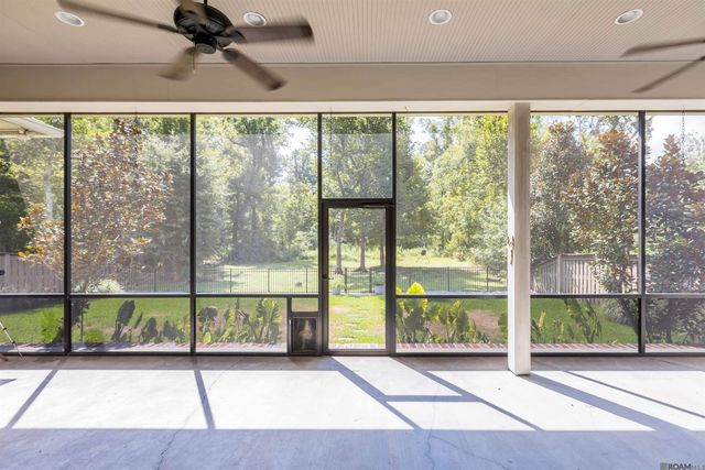1914 Sugar Cane Ln, Baton Rouge, LA 70810