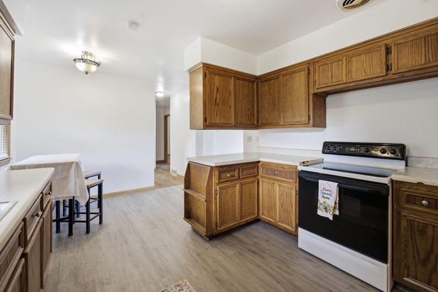 921 W Theresa LANE, Glendale, WI 53209
