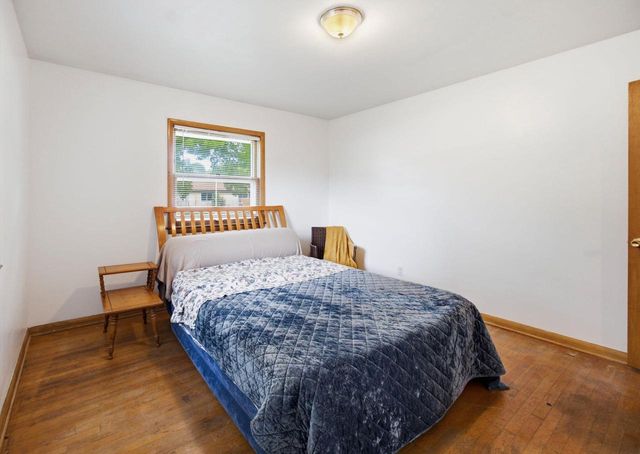 921 W Theresa LANE, Glendale, WI 53209