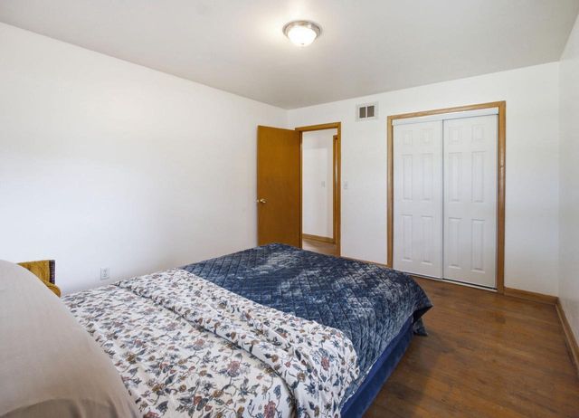 921 W Theresa LANE, Glendale, WI 53209