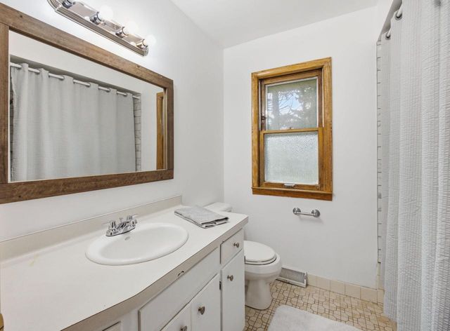 921 W Theresa LANE, Glendale, WI 53209