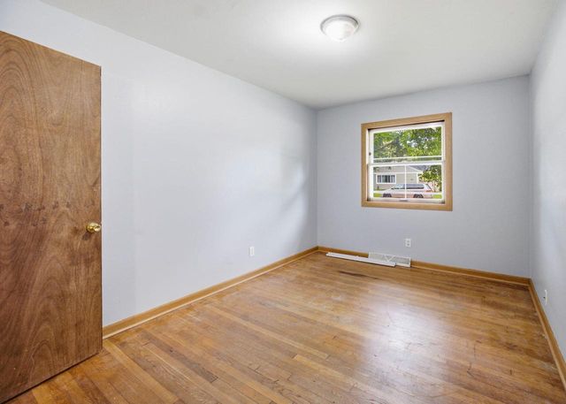 921 W Theresa LANE, Glendale, WI 53209