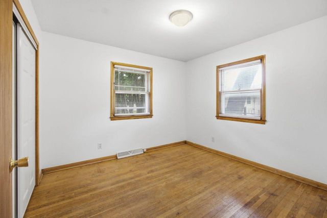 921 W Theresa LANE, Glendale, WI 53209