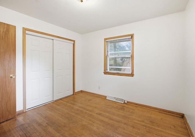 921 W Theresa LANE, Glendale, WI 53209