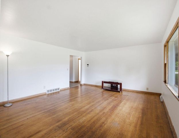 921 W Theresa LANE, Glendale, WI 53209