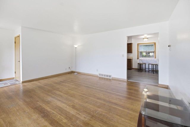 921 W Theresa LANE, Glendale, WI 53209